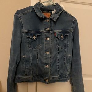 EUC Levi’s Denim Jacket